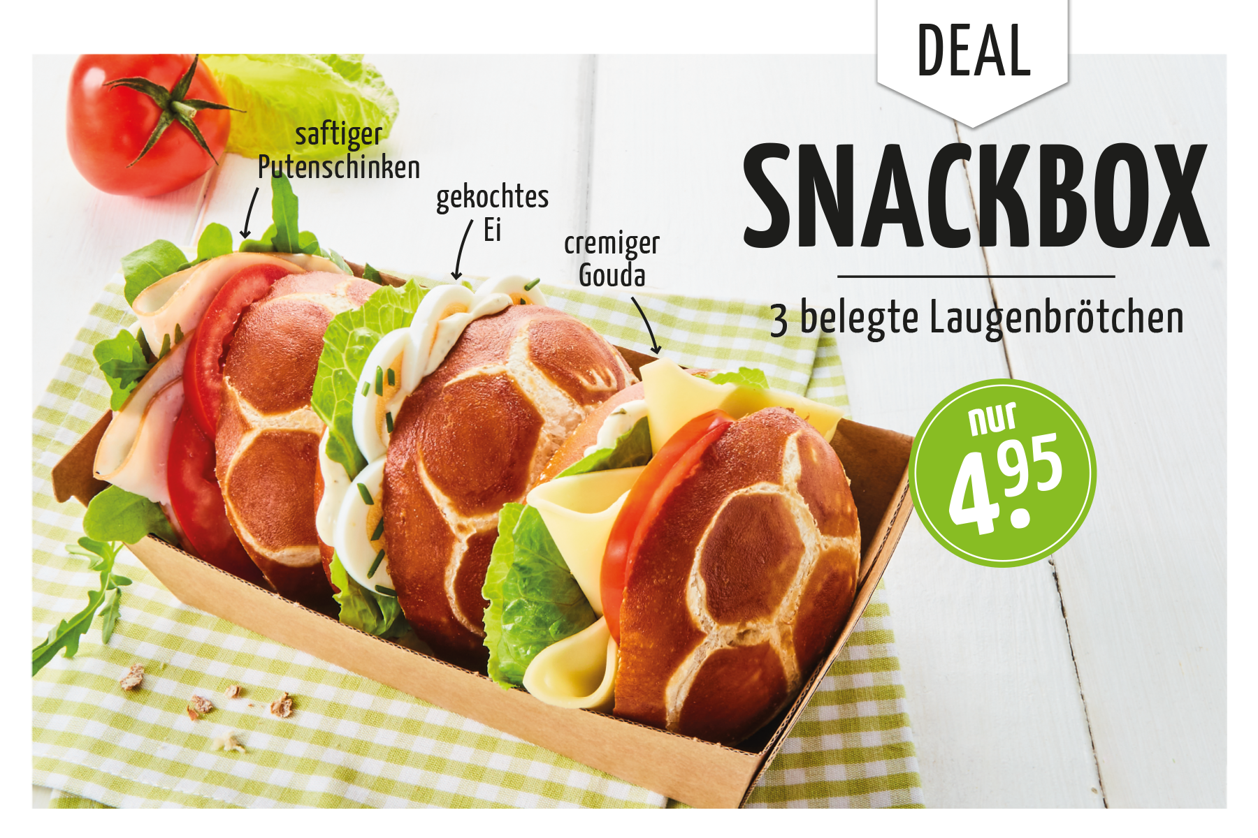 Snackbox - drei belegte Fußball-Laugenbrötchen