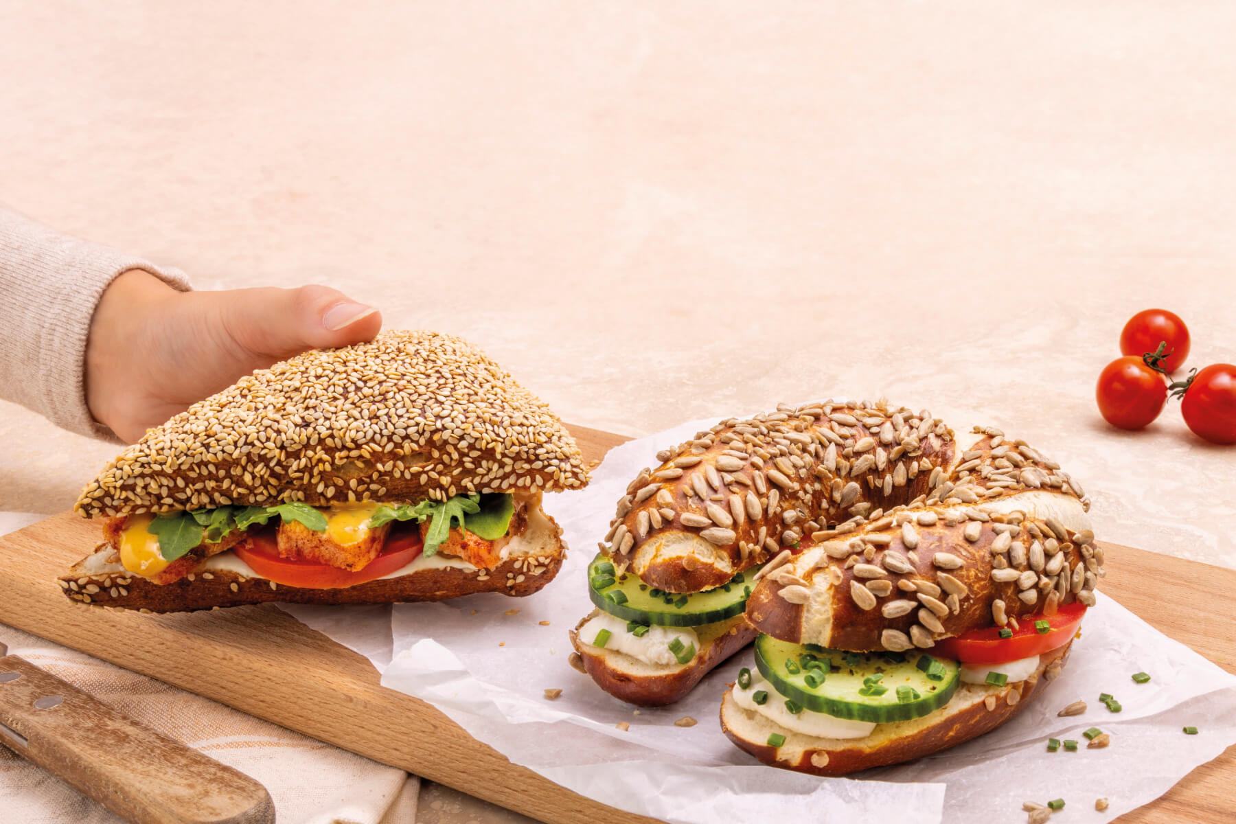 Laugenzeit bei BackWerk: *NEU* Laugenhörnchen Veggie & Laugenspitz Chicken-Senfsauce