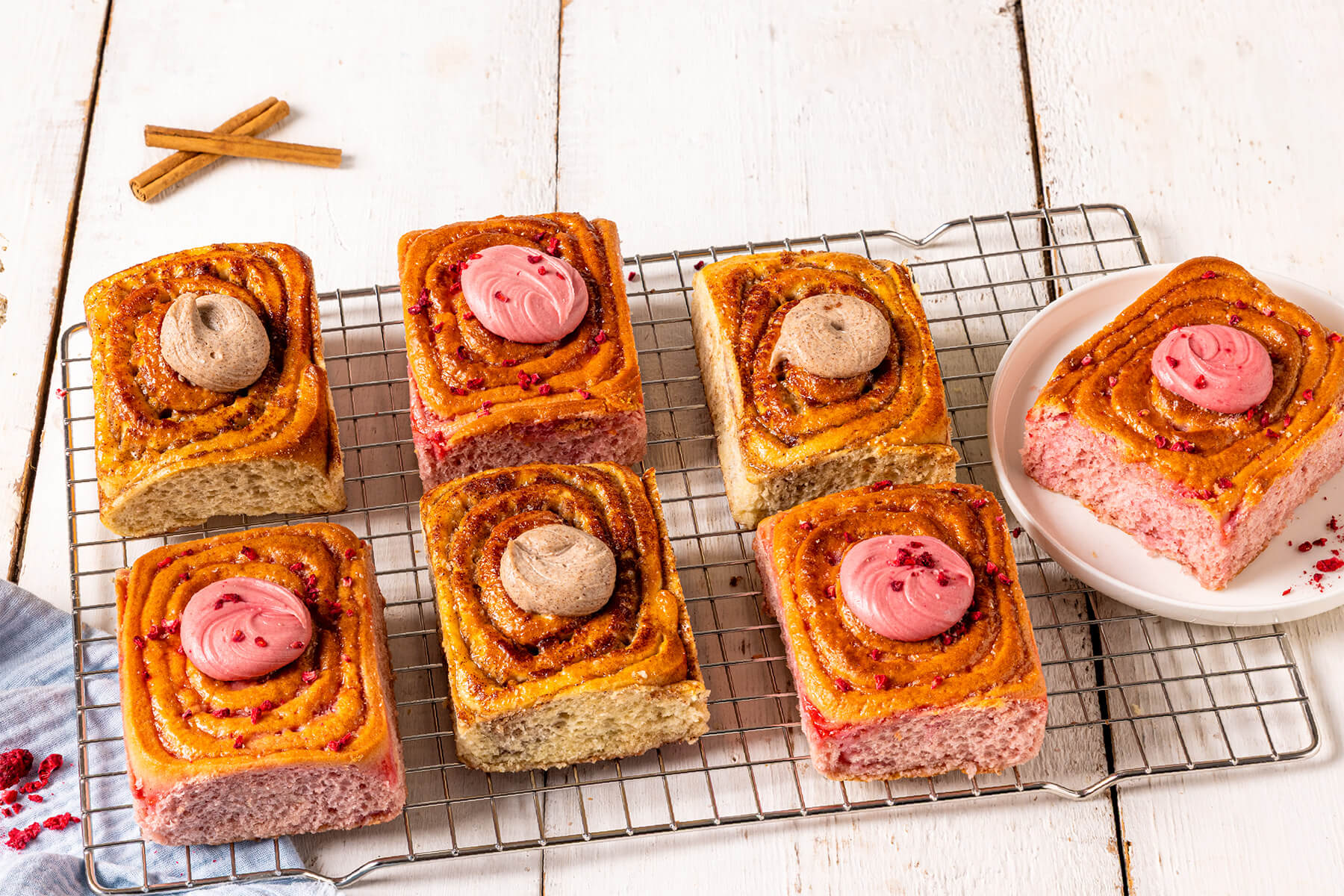 Glücksgefühle im Quadrat: *NEU* Cubes bei BackWerk - Cinnamon & Red Velvet