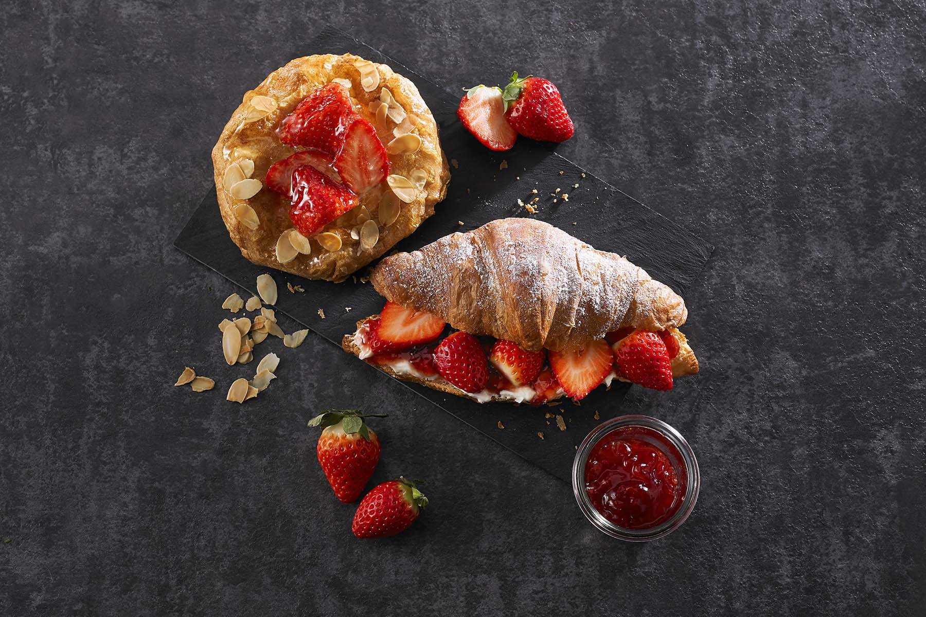 Erdbeerzeit  BEI BACKWERK: Erdbeerbuttercroissant & Erdbeerplunder